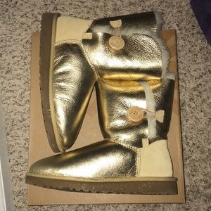 Gold Bailey button Uggs with tan buttons